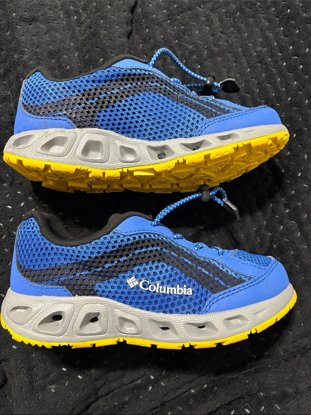 Columbia Kids Blue and Black Mesh Athletic water hiking sneaker. Little kids